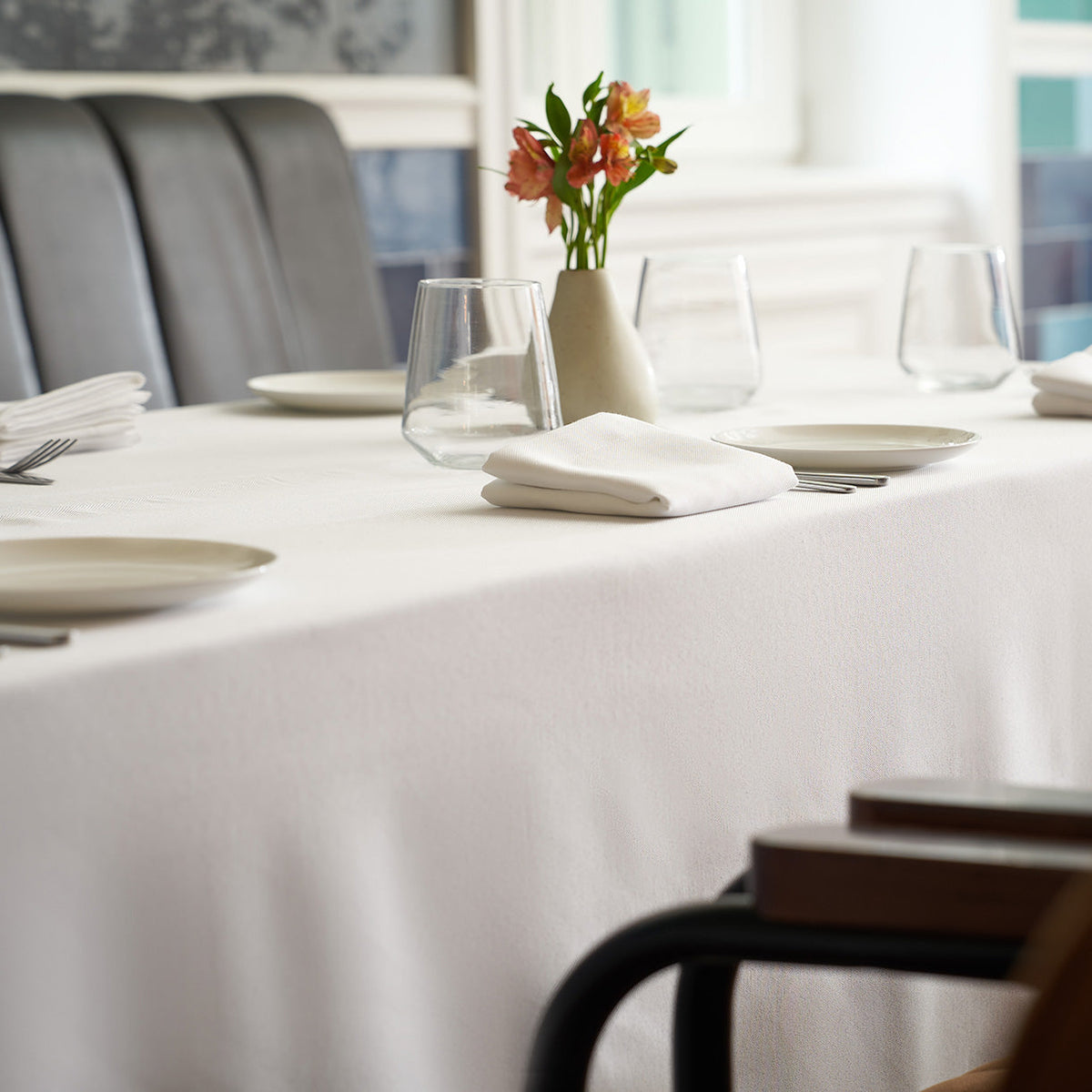 Tablecloth with Oval Corner White