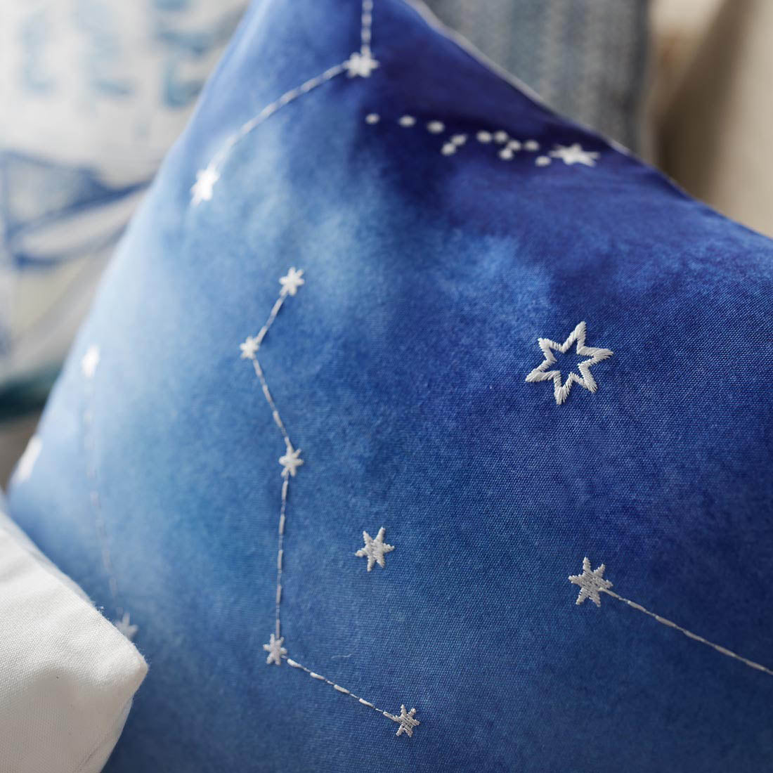 Pillowcase with embroidered detail 43x43cm 640