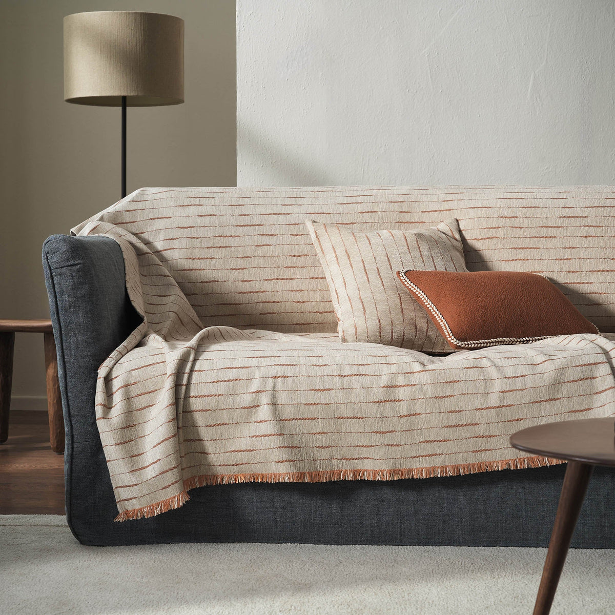 Vespera Brick Throw 148/03