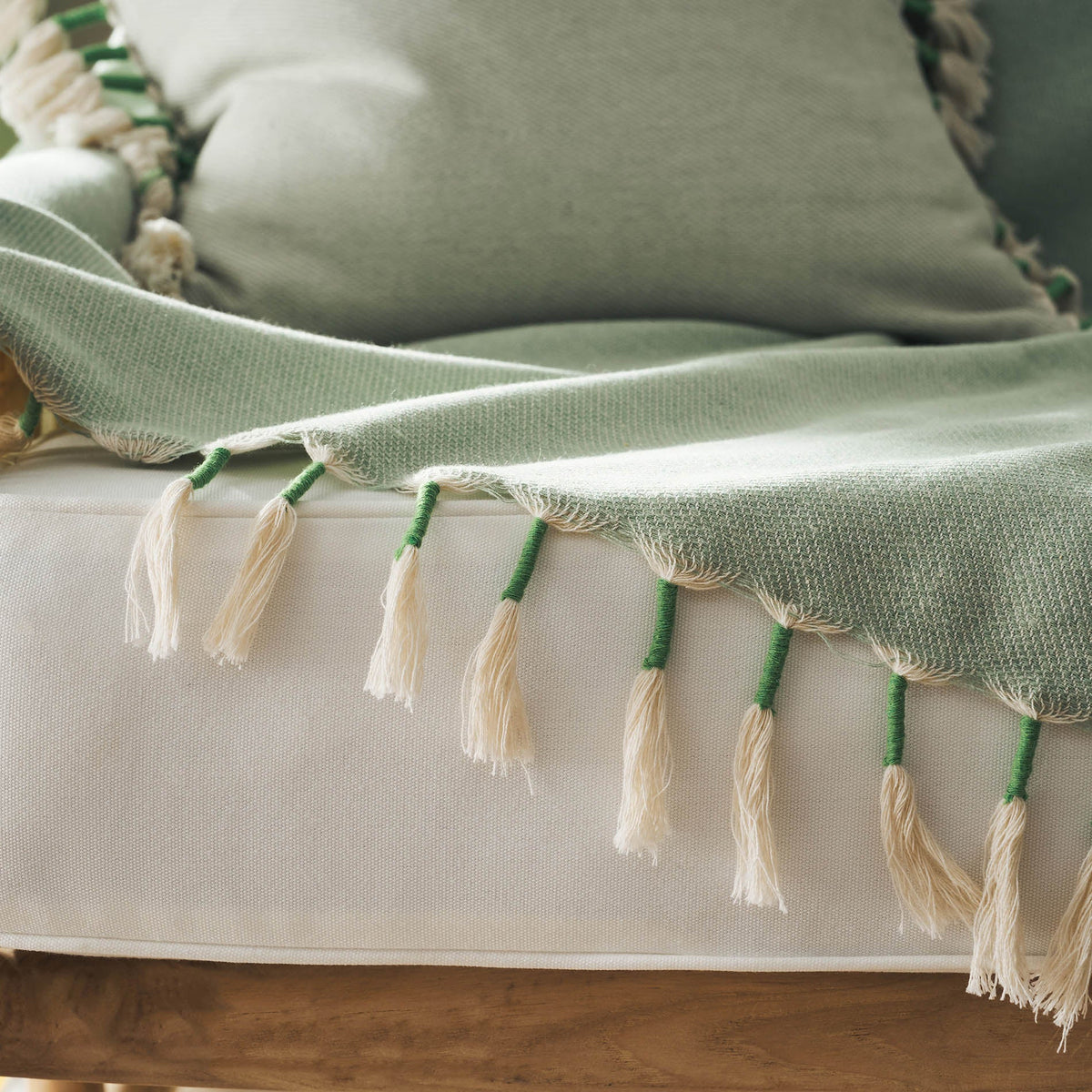 Decorative Throw 180x180cm Kianga Bean Green 226/18