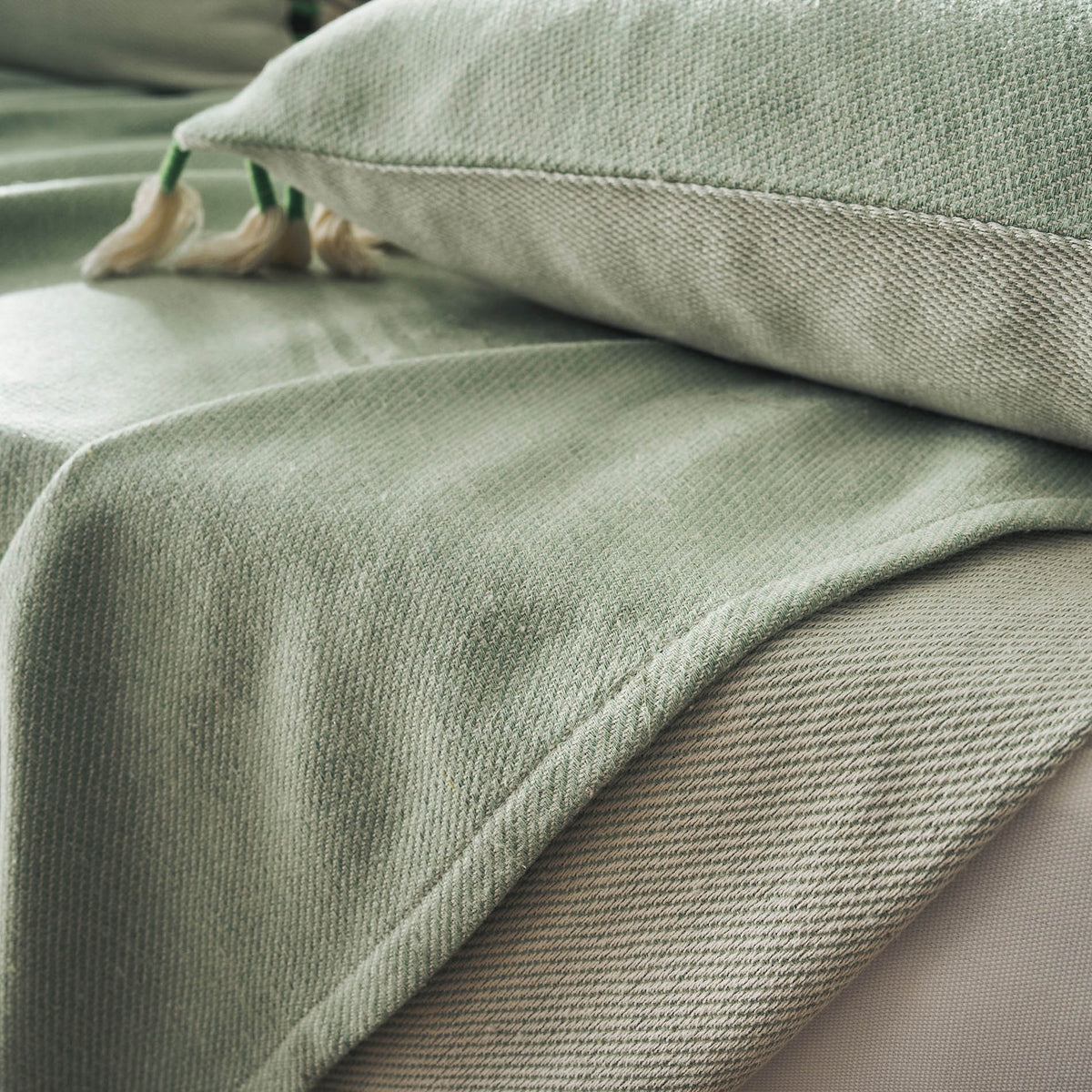 Decorative Throw 180x180cm Kianga Bean Green 226/18