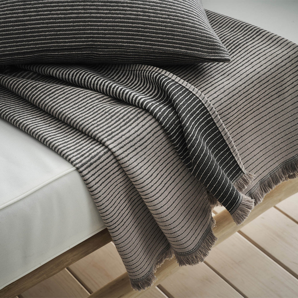 Throw Zebra Rock Grey 302