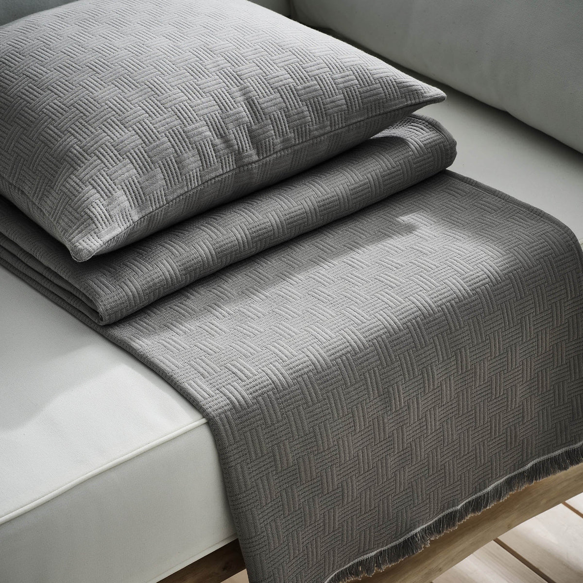 Throw Ilania Rock Grey 318