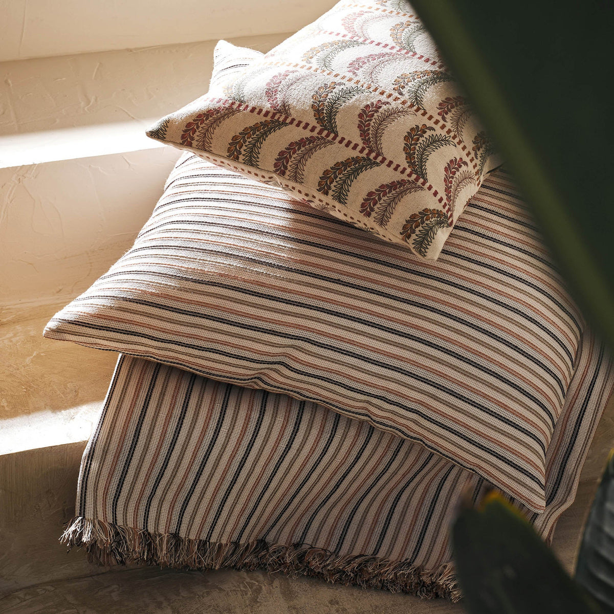 Clover Throw Tan/Beige 334/22