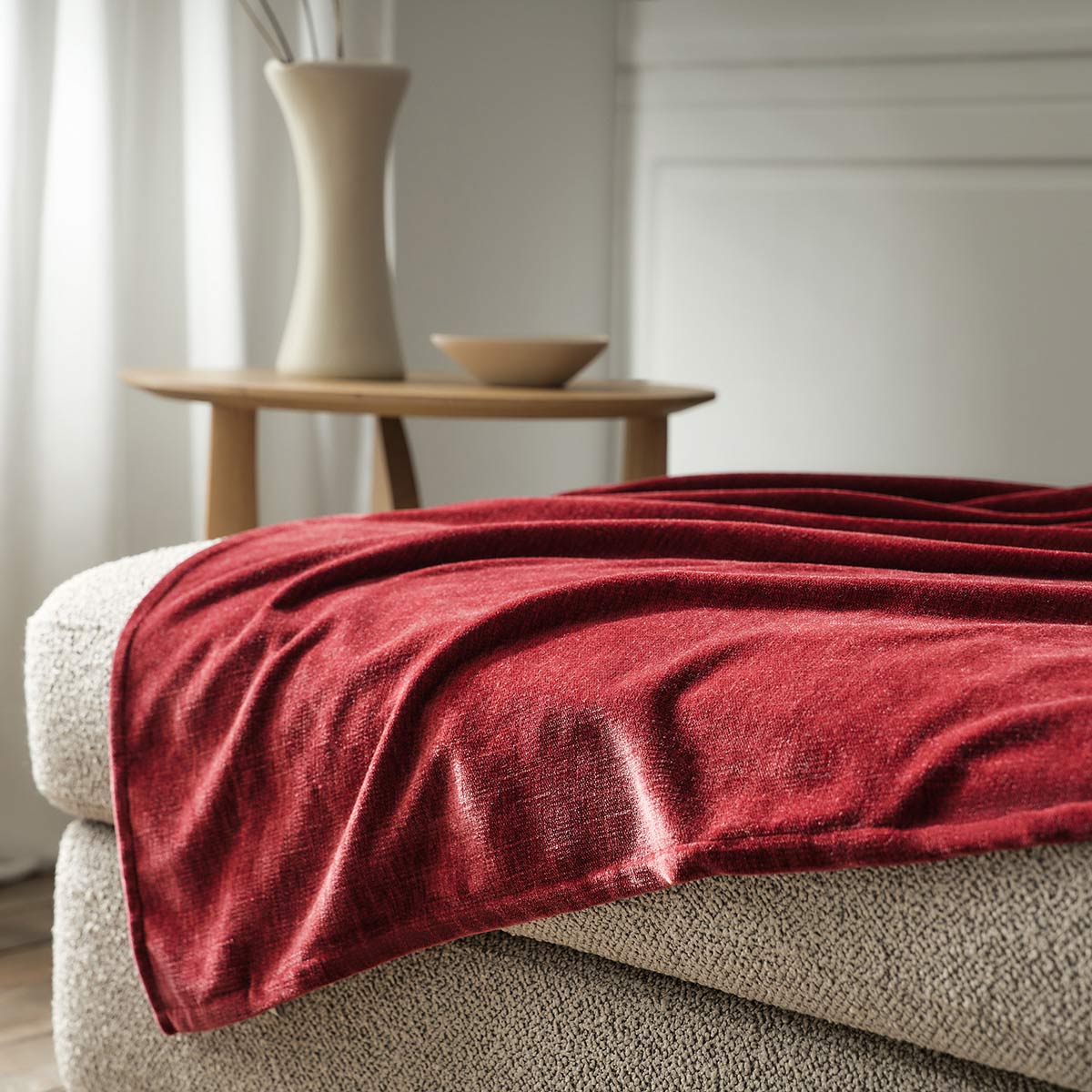 Luna Red Velvet Throw 427/02