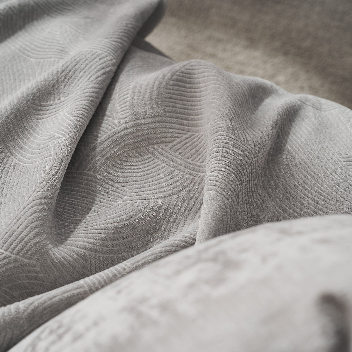 Nimbus Cloud Grey Throw 447/01