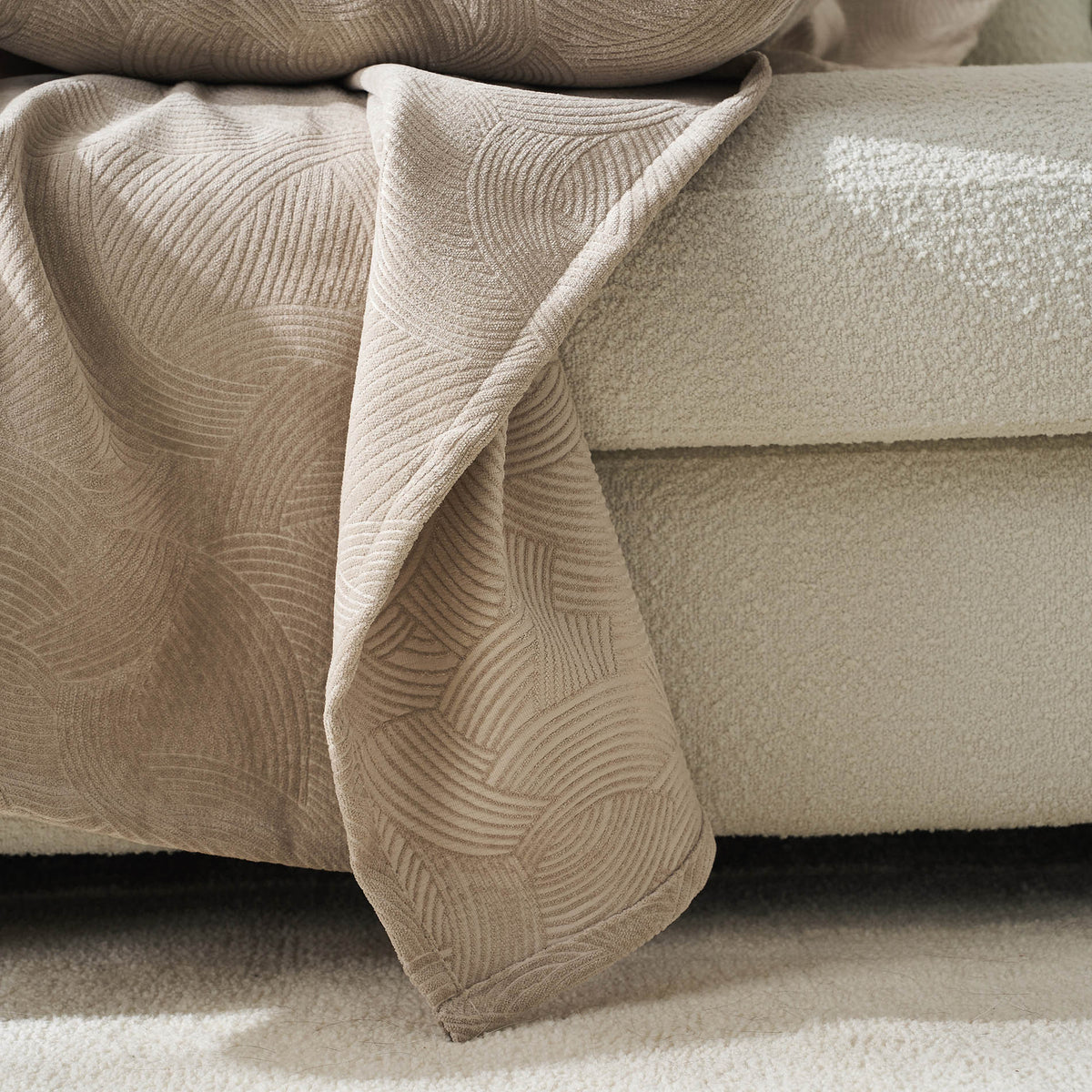 Throw Nimbus Warm Beige 447/39