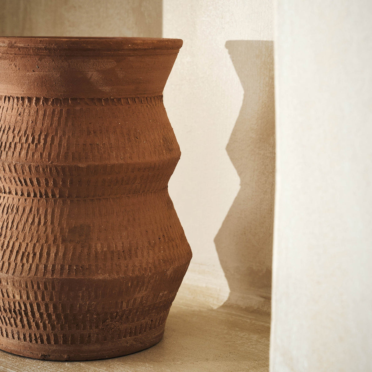 Ozma clay vase 162