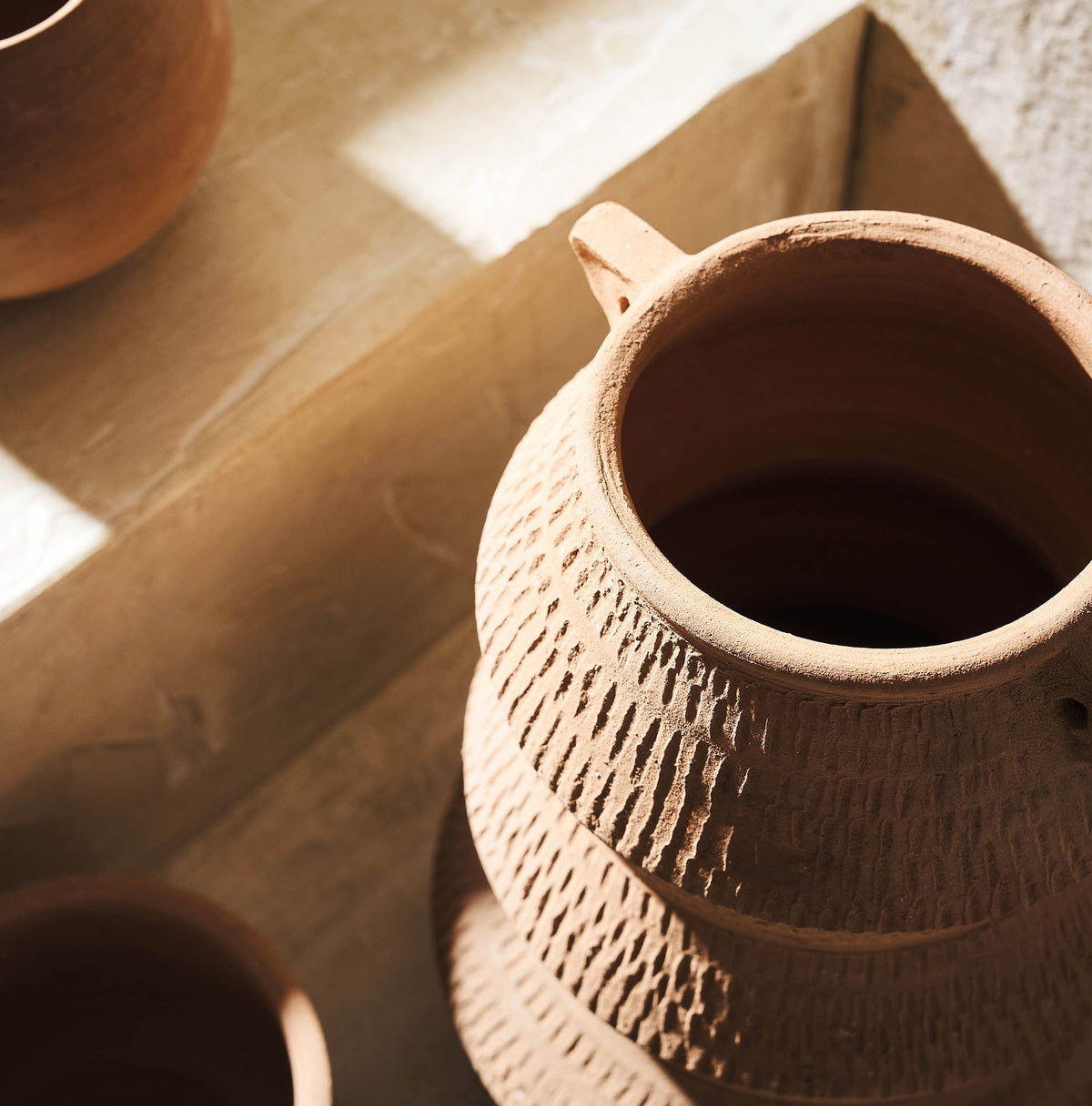 Ozma clay vase 162