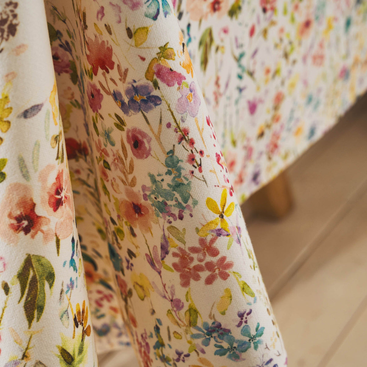 Stain-free tablecloth Vivienne 315
