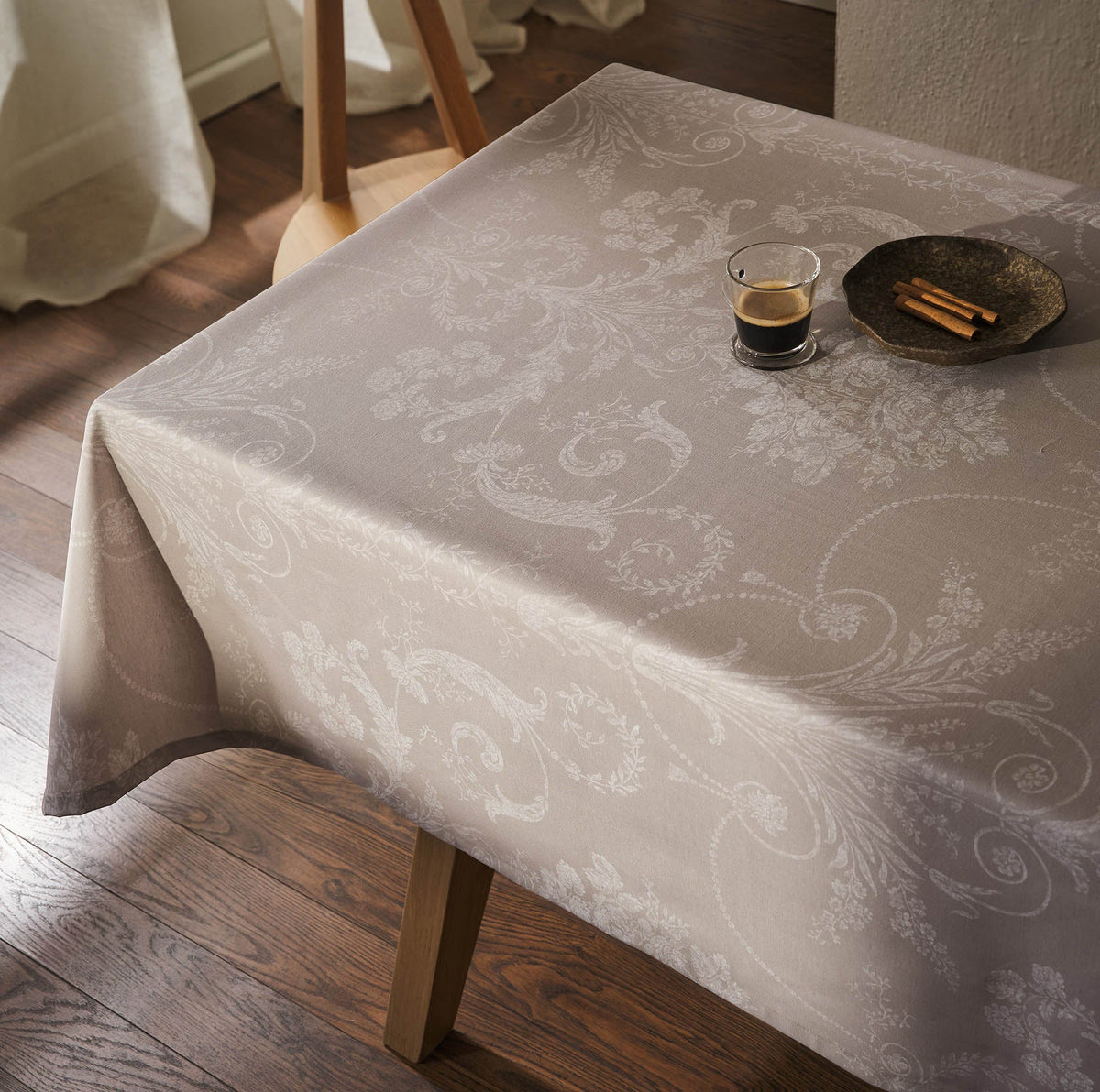 Whitney Tablecloth 531