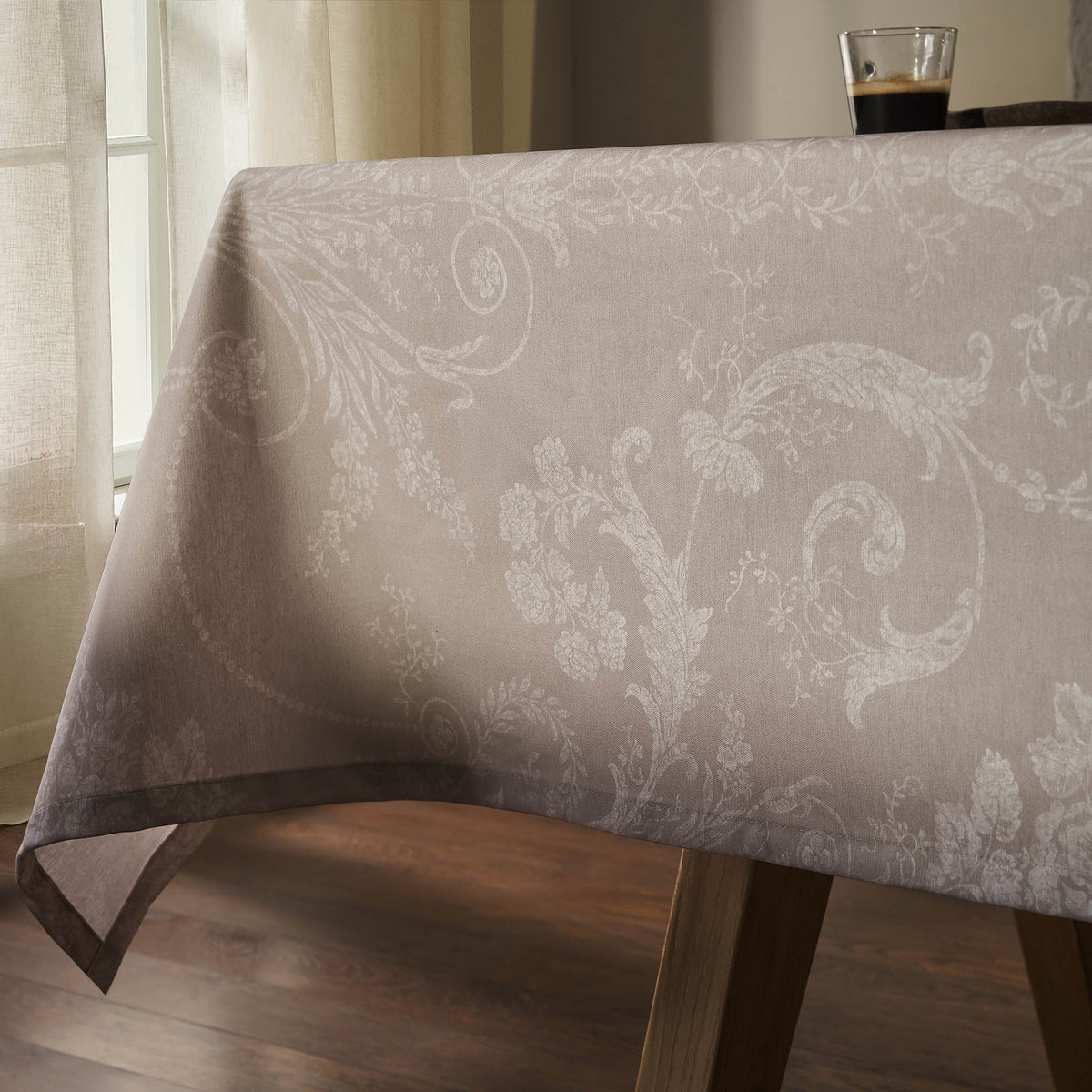 Whitney Tablecloth 531