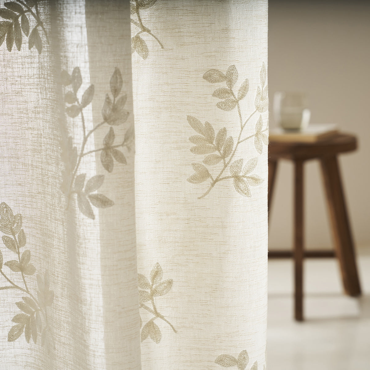 Curtain with studs 140x280cm Leaf Beige AW24 532/06